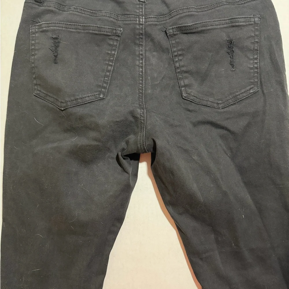 refuge‎ brand black distressed capris, women's size 10